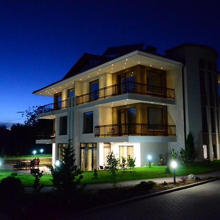 Guesthouse Green Fields Garmen Bagian luar foto