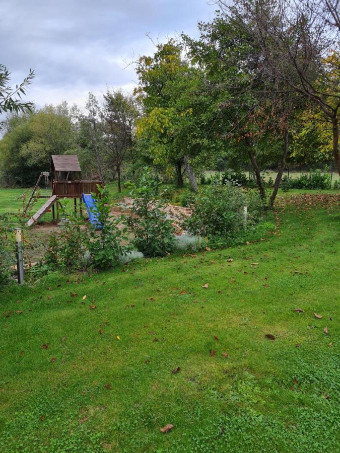 Guesthouse Green Fields Garmen Bagian luar foto