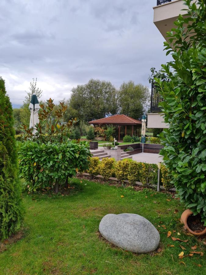Guesthouse Green Fields Garmen Bagian luar foto