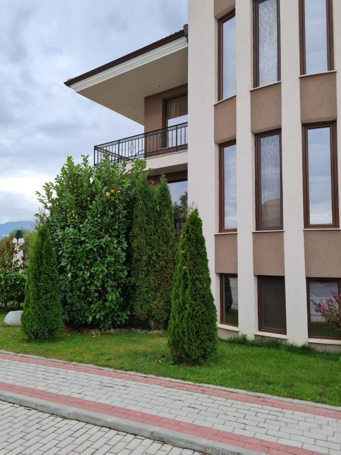Guesthouse Green Fields Garmen Bagian luar foto