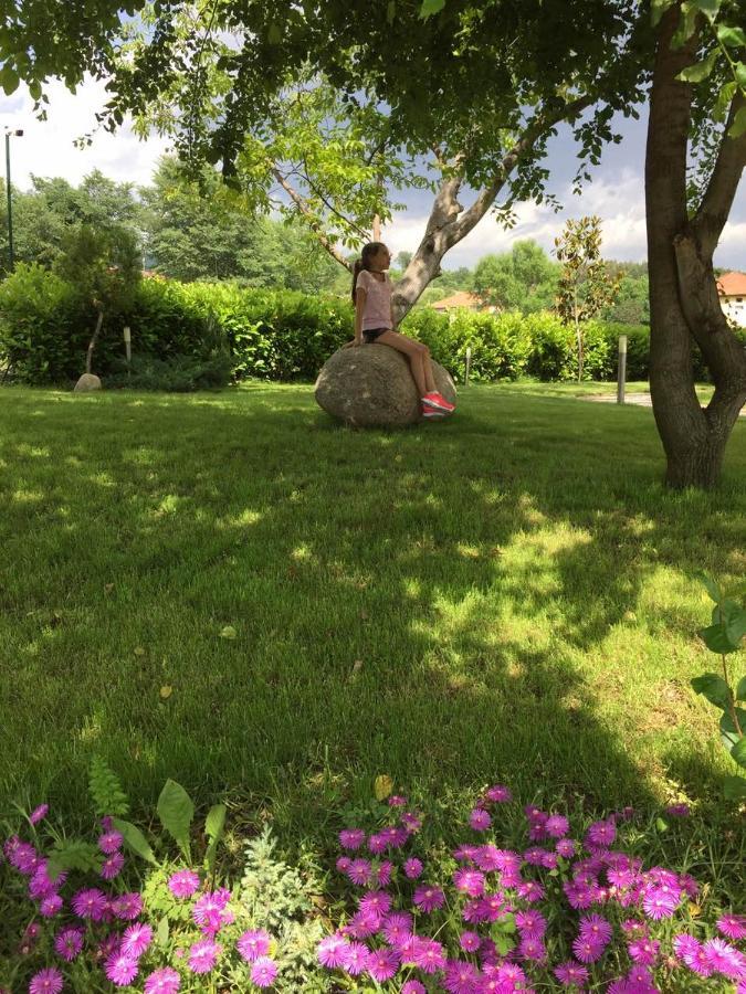 Guesthouse Green Fields Garmen Bagian luar foto