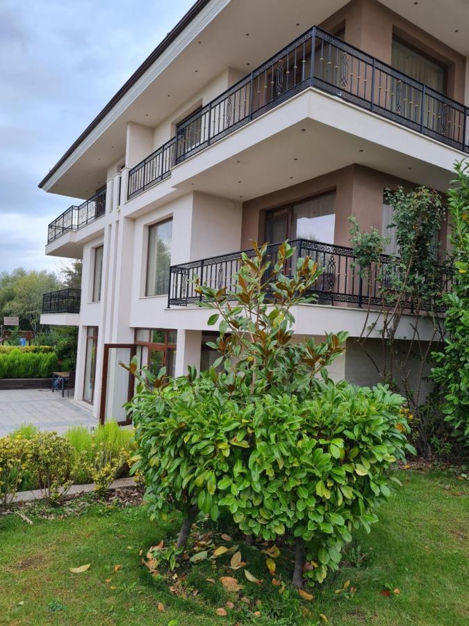 Guesthouse Green Fields Garmen Bagian luar foto