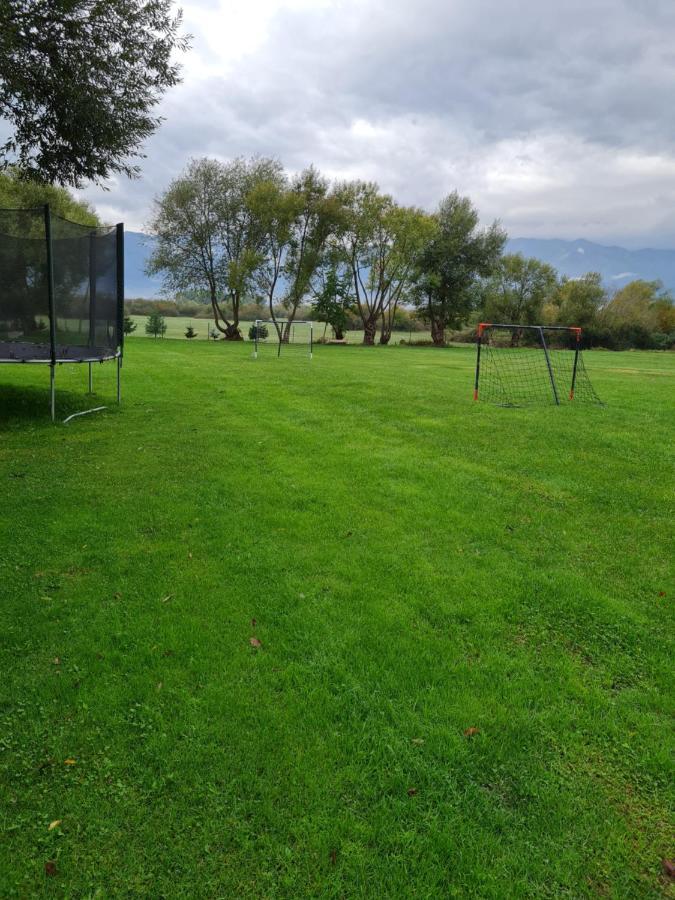 Guesthouse Green Fields Garmen Bagian luar foto