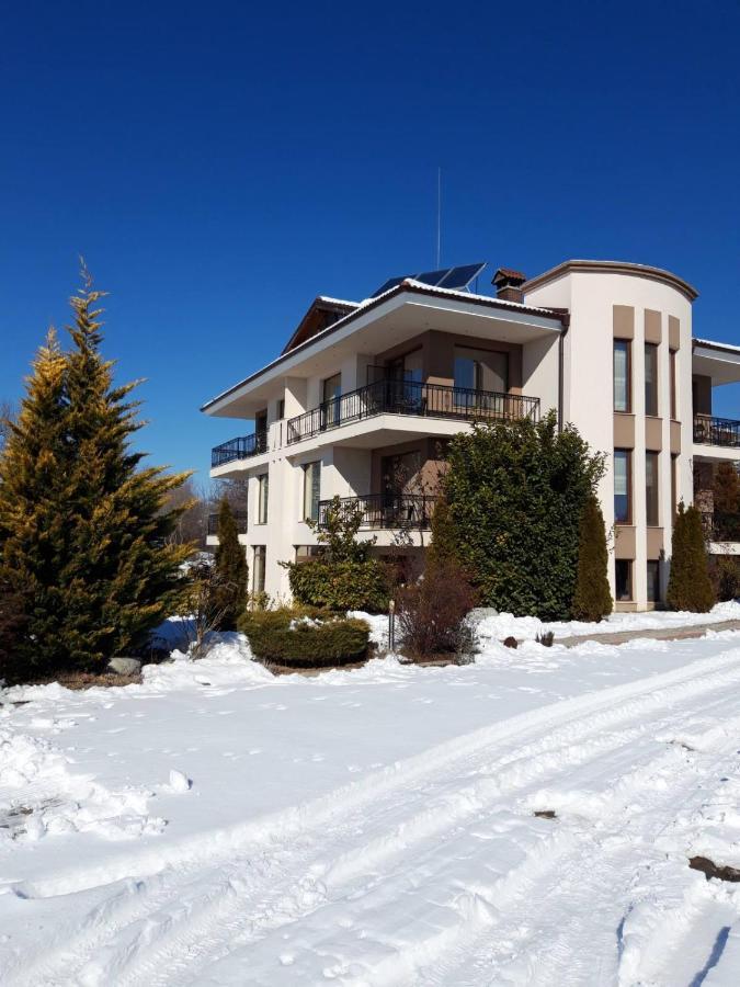Guesthouse Green Fields Garmen Bagian luar foto