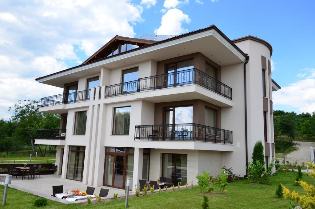 Guesthouse Green Fields Garmen Bagian luar foto