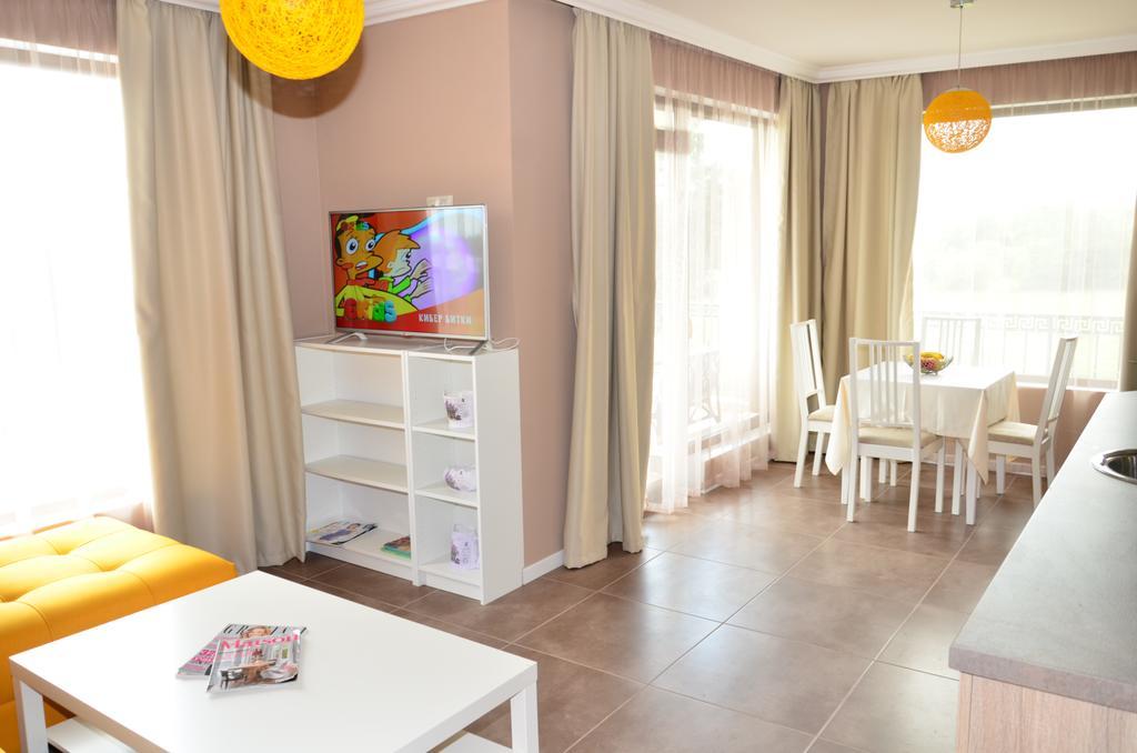 Guesthouse Green Fields Garmen Bagian luar foto