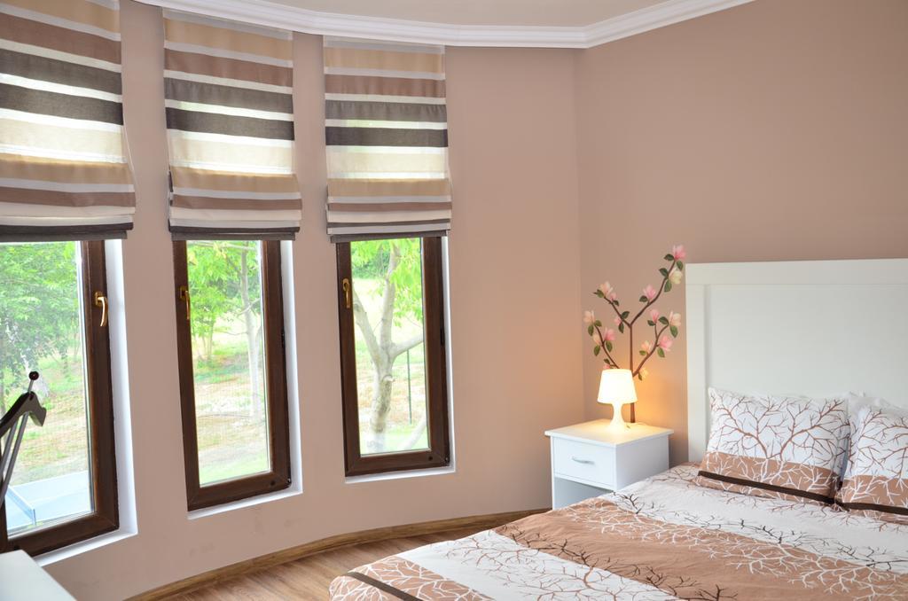 Guesthouse Green Fields Garmen Bagian luar foto