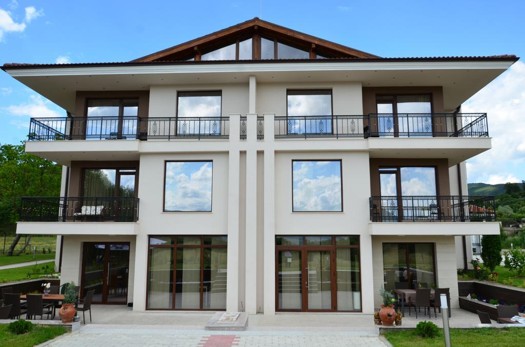 Guesthouse Green Fields Garmen Bagian luar foto