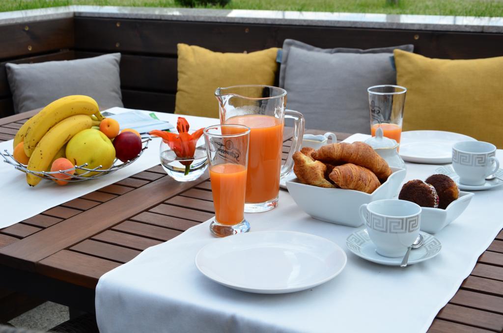Guesthouse Green Fields Garmen Bagian luar foto