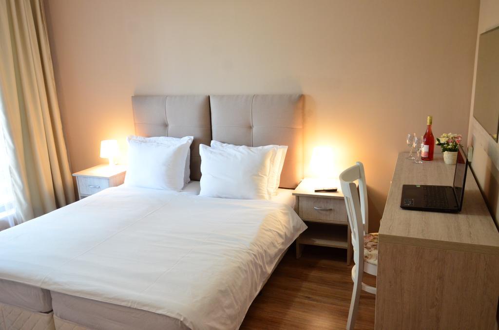 Guesthouse Green Fields Garmen Bagian luar foto