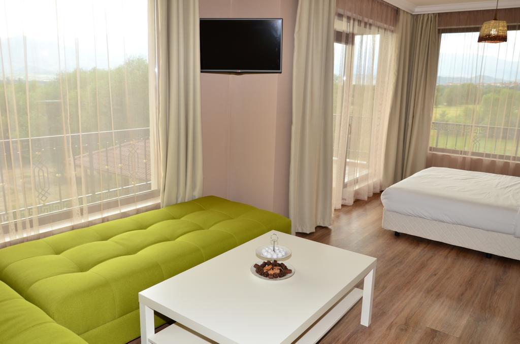 Guesthouse Green Fields Garmen Bagian luar foto