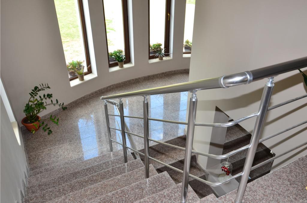 Guesthouse Green Fields Garmen Bagian luar foto