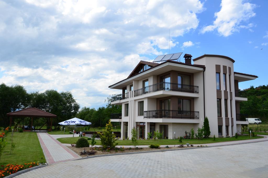Guesthouse Green Fields Garmen Bagian luar foto
