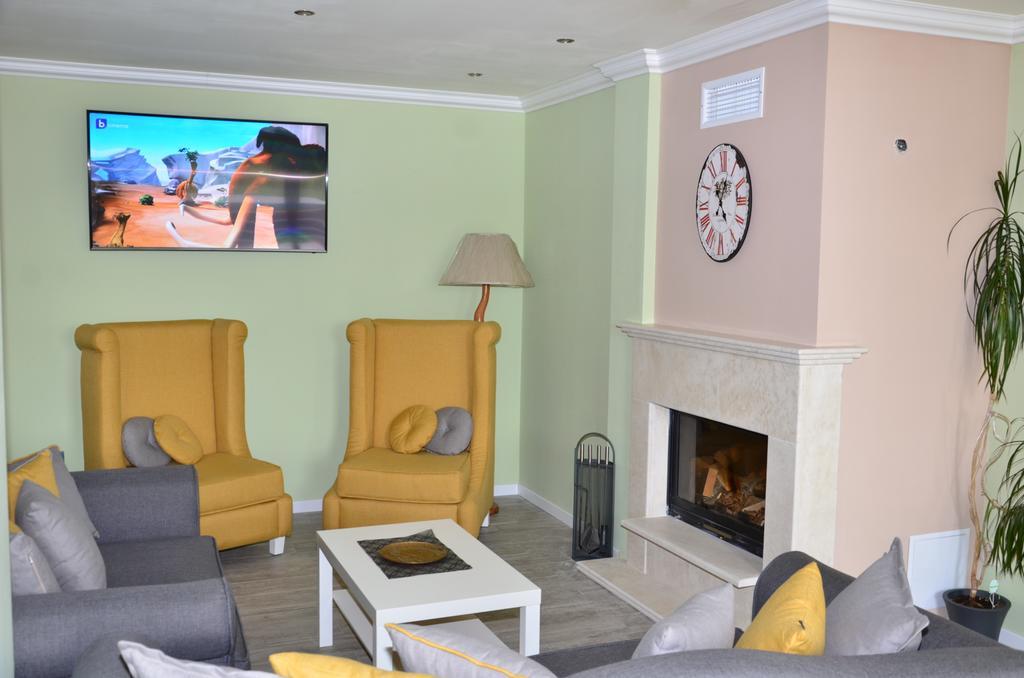 Guesthouse Green Fields Garmen Bagian luar foto